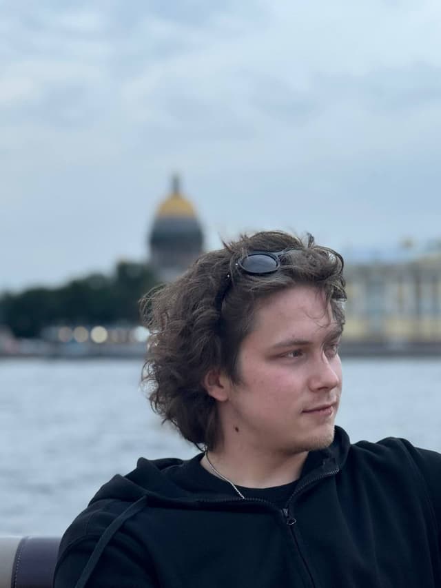 Макс Котляков