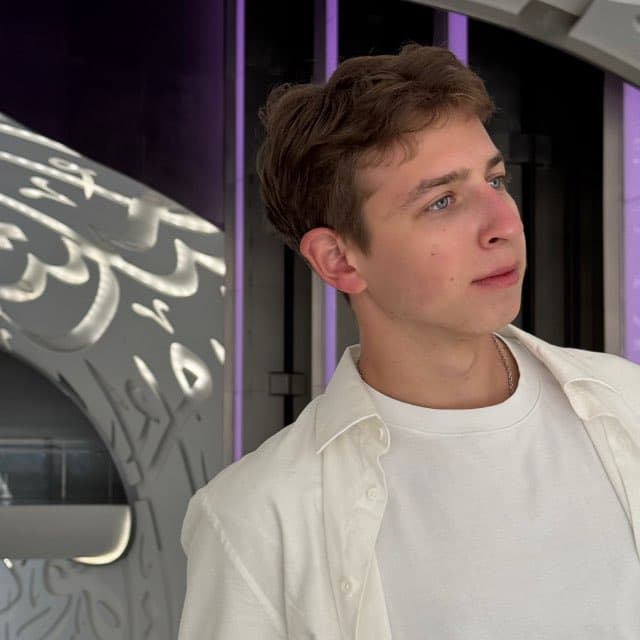 Артём Тарасов